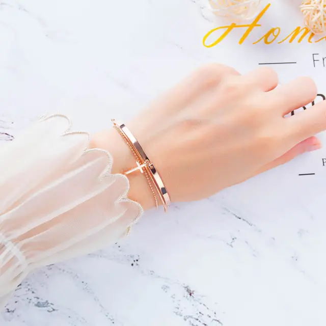 OOVOV Rose Gold Plated Bangle Bracelets for Women Butterfly Bracelet with Zircon Women Bracelets Ideal Birthday for Mom Girlfriend Wife