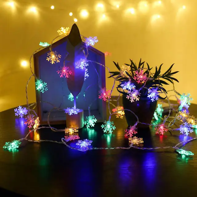 OOVOV Snowflake String Lights 3 Meter 20LED String Lights Christmas Snowflake Lights Snowflakes Plastic Fairy Lights Decorations