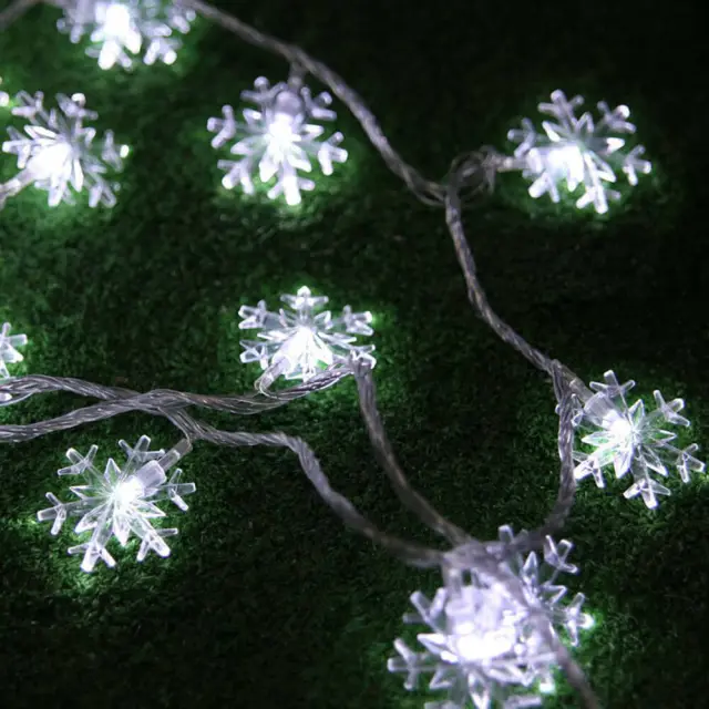 OOVOV Snowflake String Lights 3 Meter 20LED String Lights Christmas Snowflake Lights Snowflakes Plastic Fairy Lights Decorations