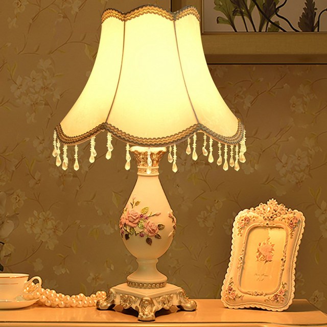 OOVOV Pastoral Fabric Princess Room Desk Lamp European Fashion Bedroom Desk Lamps Living Room Table Lamp