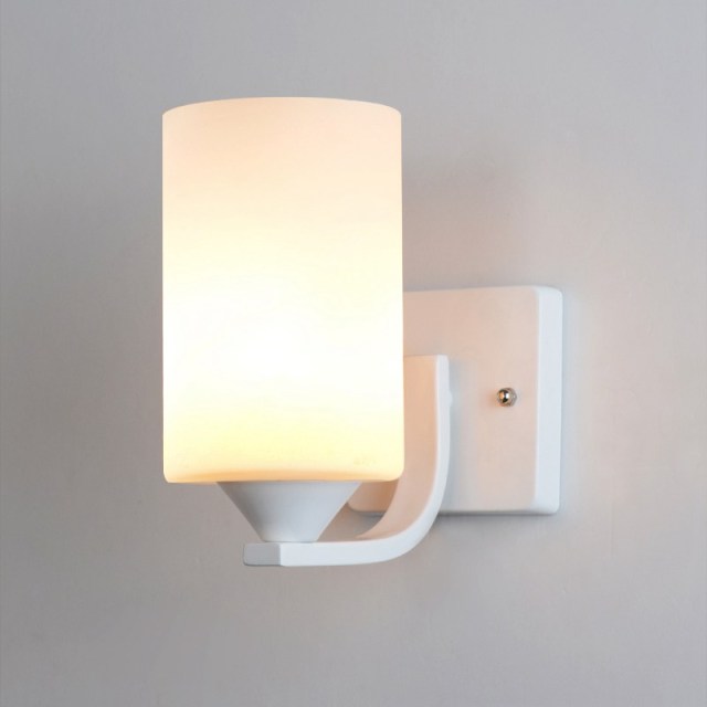 Modern Bath Vanity Wall Mounted Light with Glass Shade