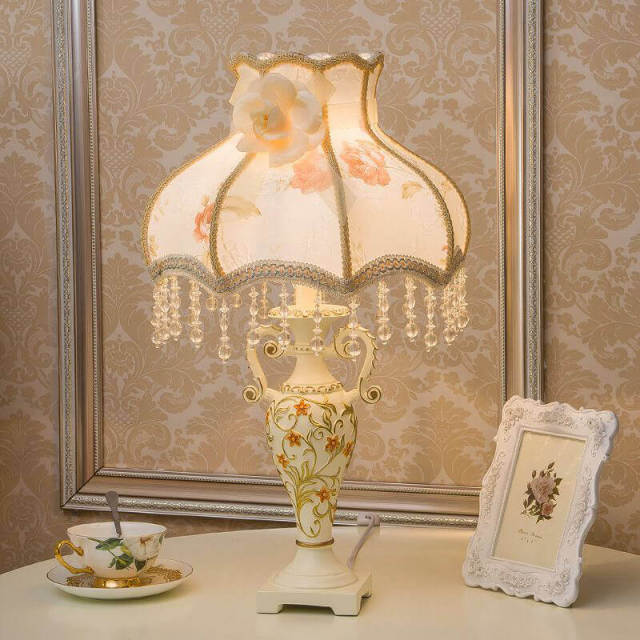 Table Lamp European Retro Style Bedside Lamp Victorian Style Resin Lamp