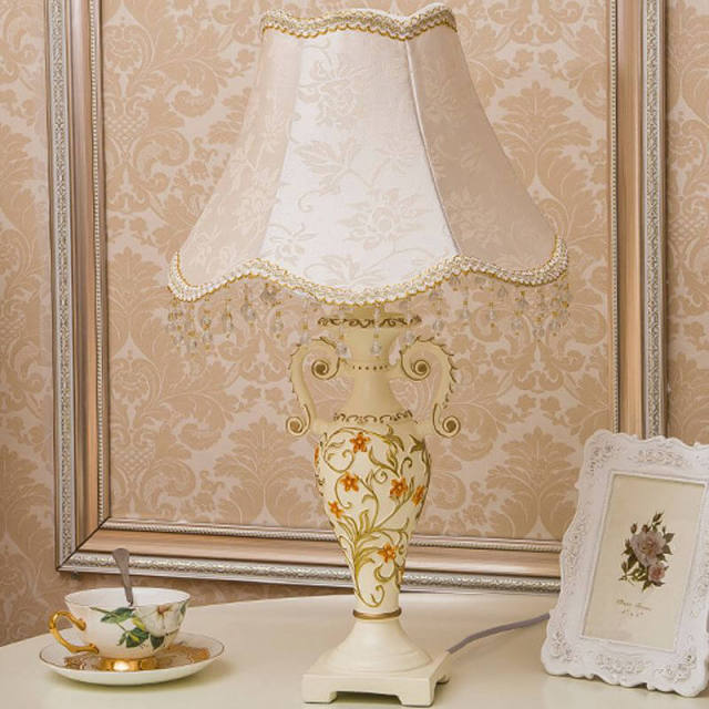 Table Lamp European Retro Style Bedside Lamp Victorian Style Resin Lamp