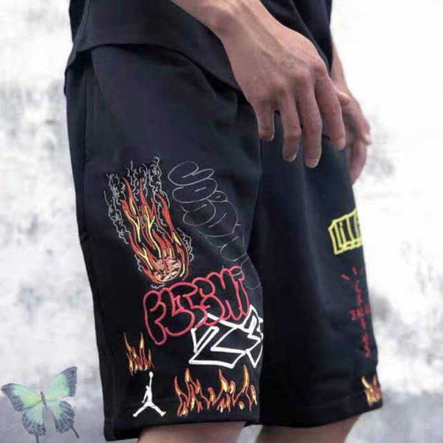 Men Graffiti Art Print Elastic High Waisted Casual Summer Short Pants