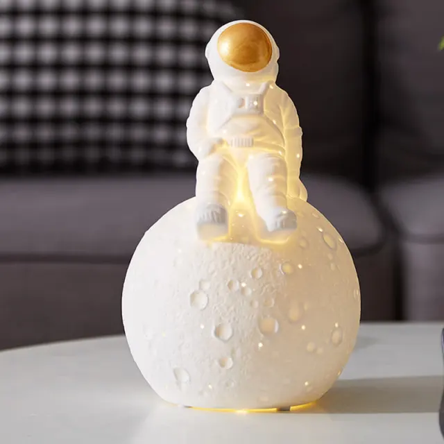 Ceramic Astronaut Lamp, Creative Bedroom Living Room Decoration Night Light, Astronaut Mini Table Lamp For Boys Room