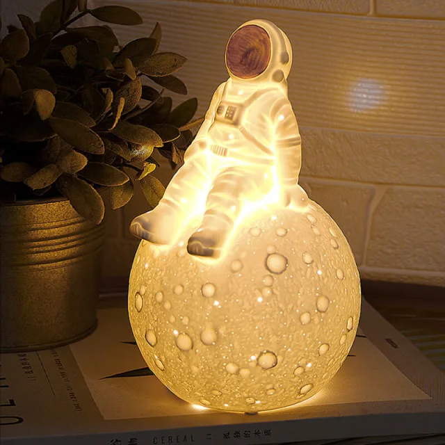 Ceramic Astronaut Lamp, Creative Bedroom Living Room Decoration Night Light, Astronaut Mini Table Lamp For Boys Room