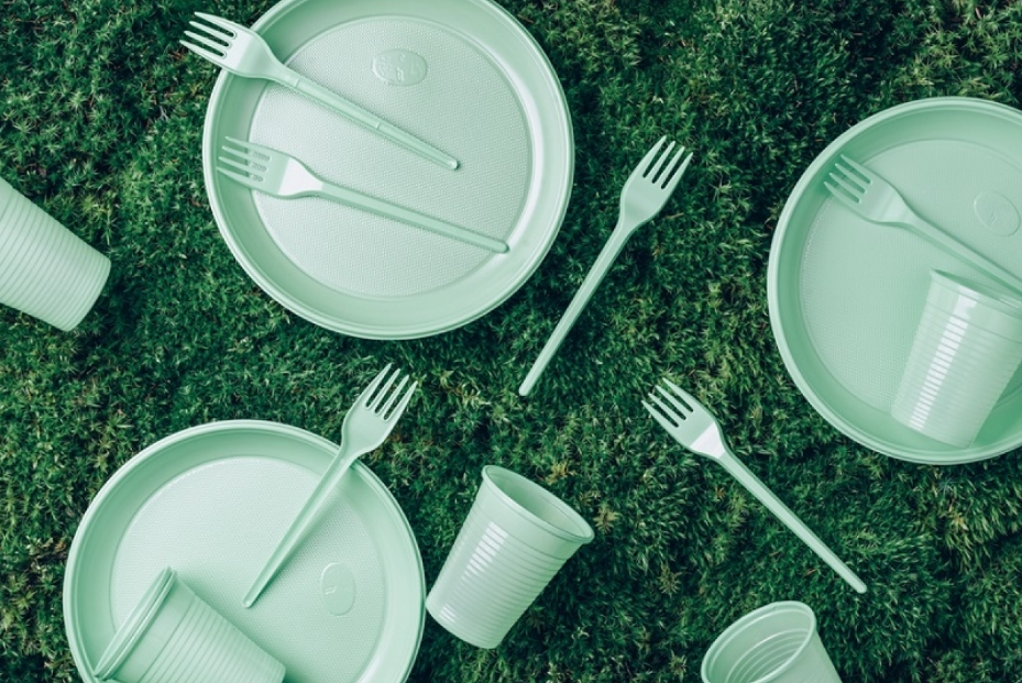 Last straw for plastic tableware as ban set for 2023