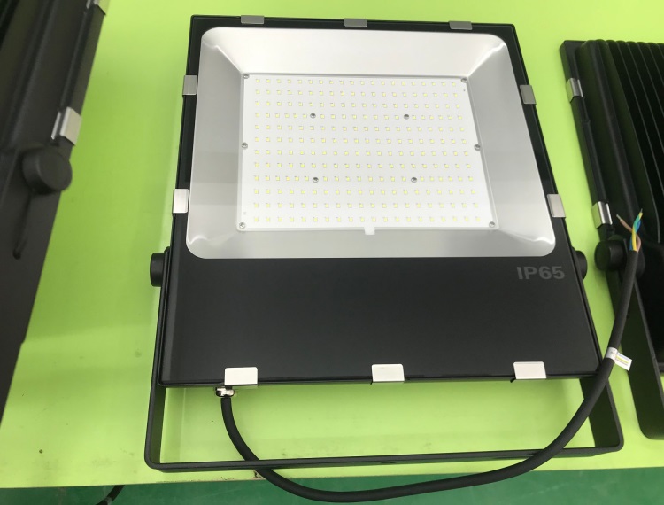 IP66-Außenbeleuchtung, wasserdichter LED-Flutlichter mit Linse, 50 W, 100 W, 150 W, 200 W, 300 W, 400 W, LED-Flutlichter für den Außenbereich