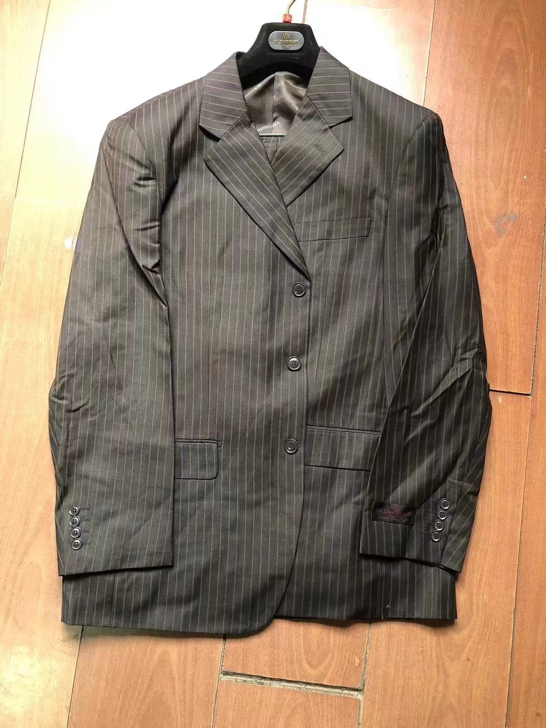 Clearance sale-  Men's suits and vertical gray stripes dark gray coat trousers set