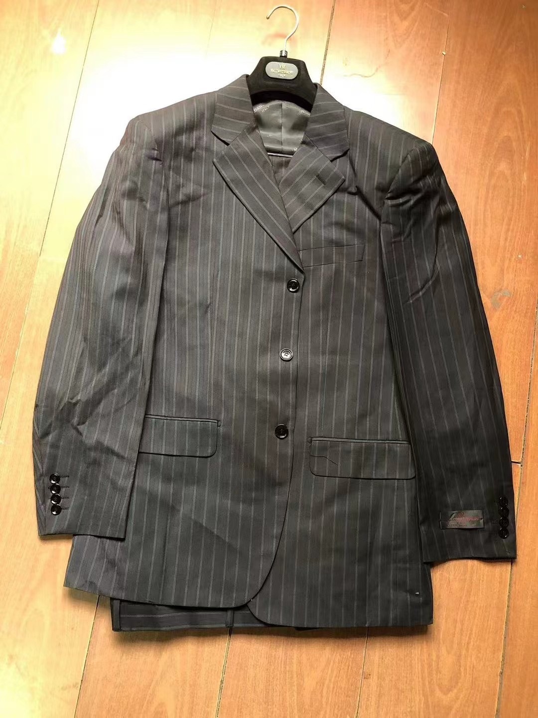 Clearance sale-  Men's suits and vertical gray stripes dark gray coat trousers set