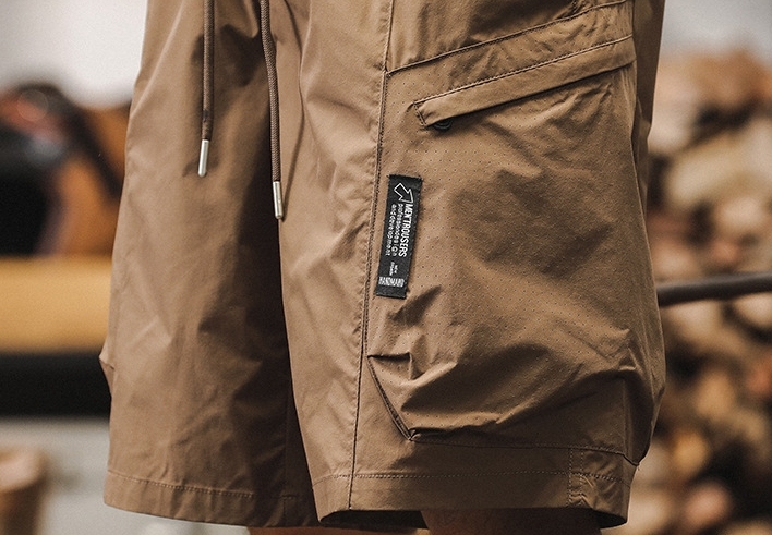 GorgeousBen American fashion retro workwear shorts for men's summer new style outdoor functional five quarter pants for men's sports and leisure mid length pants.