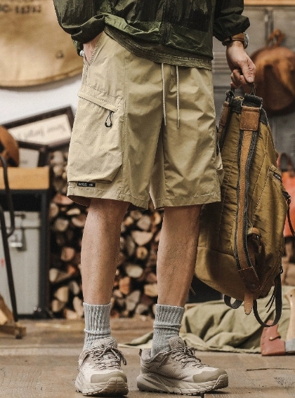 GorgeousBen American fashion retro workwear shorts for men's summer new style outdoor functional five quarter pants for men's sports and leisure mid length pants.