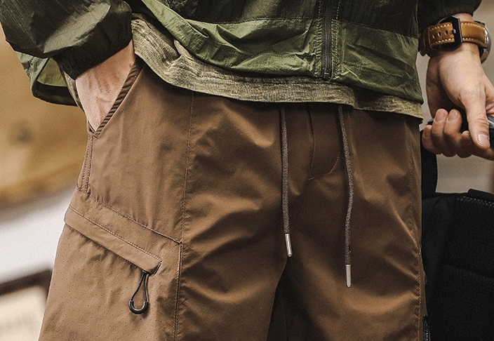 GorgeousBen American fashion retro workwear shorts for men's summer new style outdoor functional five quarter pants for men's sports and leisure mid length pants.