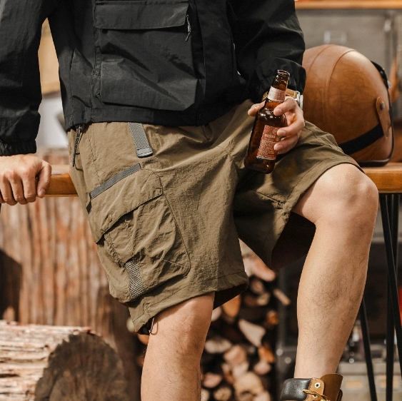 GorgeousBen American retro outdoor functional workwear shorts for men's summer 2025 new multi pocket loose men's five quarter pants.