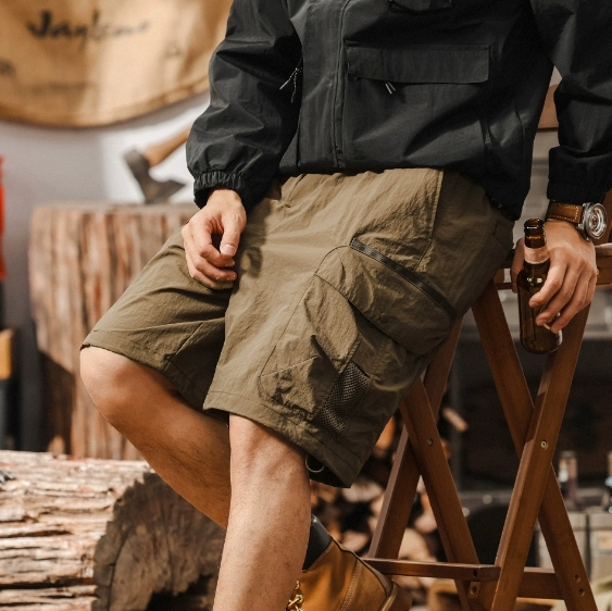 GorgeousBen American retro outdoor functional workwear shorts for men's summer 2025 new multi pocket loose men's five quarter pants.