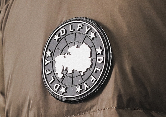 GorgeousBen American style high fluffy grey duck down down down jacket for men in winter, thick graphene warm bread jacket for outdoor leisure.