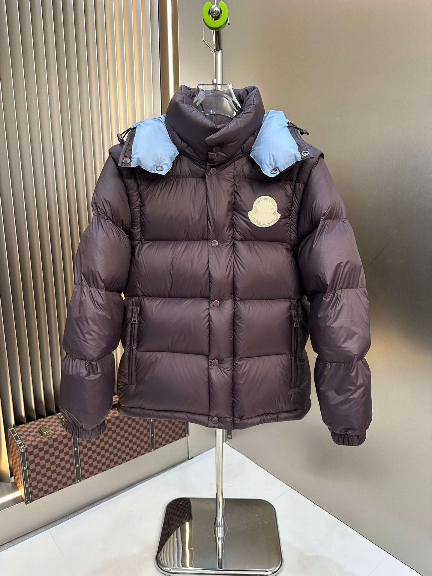 GorgeousBen 2025 New Unisex Down Jacket with Detachable Hood & Sleeves, 90% White Goose Down Fill, Convertible Puffer Coat for Men and Wome