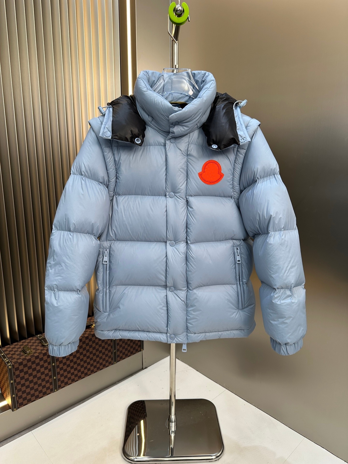 GorgeousBen 2025 New Unisex Down Jacket with Detachable Hood & Sleeves, 90% White Goose Down Fill, Convertible Puffer Coat for Men and Wome