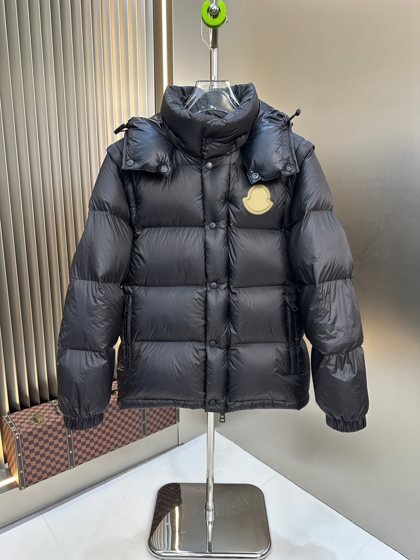 GorgeousBen 2025 New Unisex Down Jacket with Detachable Hood & Sleeves, 90% White Goose Down Fill, Convertible Puffer Coat for Men and Wome