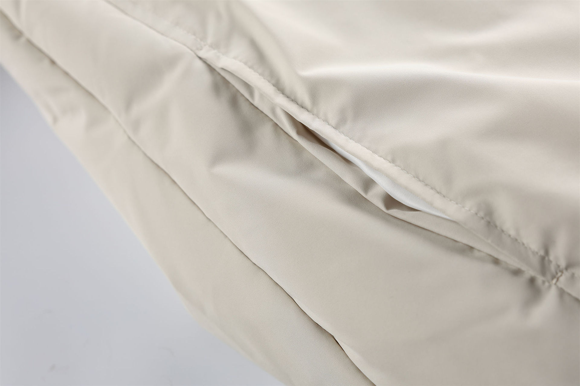 GorgeousBen Women's American-style stand-up collar white duck down jacket, new winter 2025 oversize bread clothing warm coat.