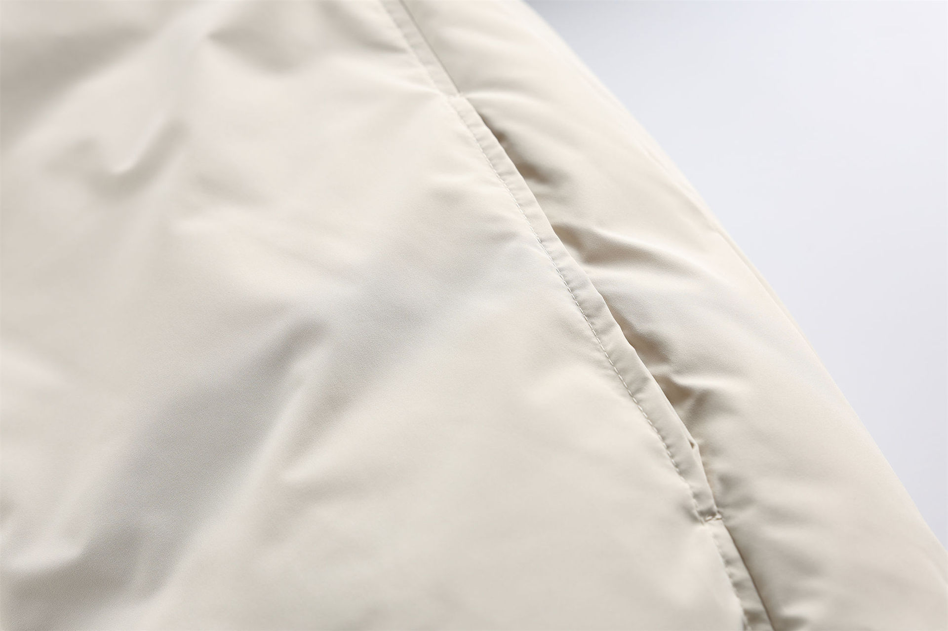 GorgeousBen Women's American-style stand-up collar white duck down jacket, new winter 2025 oversize bread clothing warm coat.