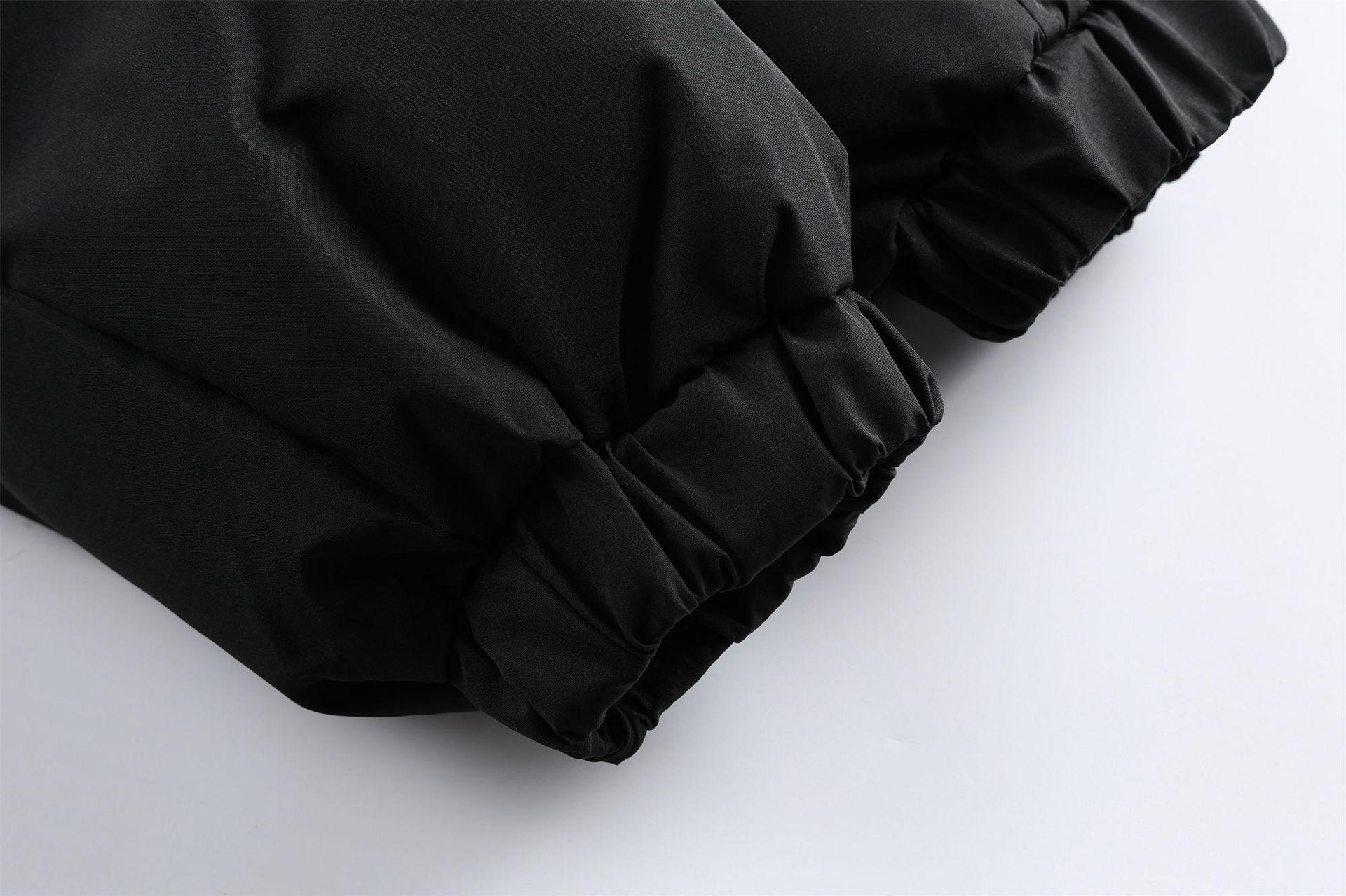 GrogeousBen Women's American-style stand-up collar white duck down jacket, new winter 2025 oversize bread clothing warm coat.