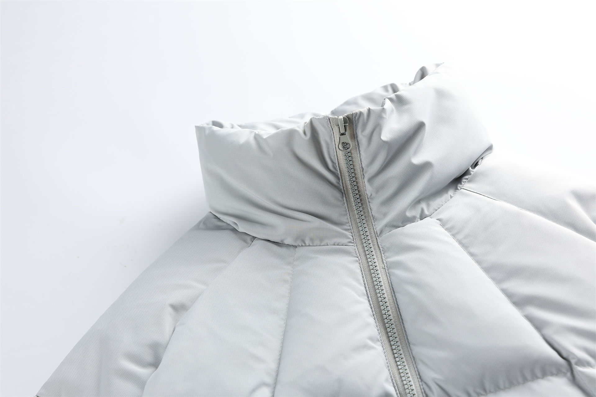 GorgeousBen  New winter down jacket with thickened lining, loose couple's coat with a standing collar and a slanting structure.