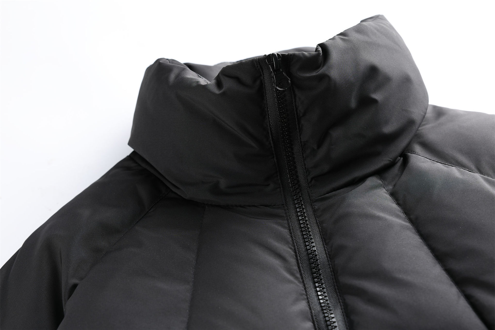 GrogeousBen 2025 Trendy Winter Collection 90 White Duck Down Stand Collar Short Down Jacket for Men Color Block Letter Print Casual.