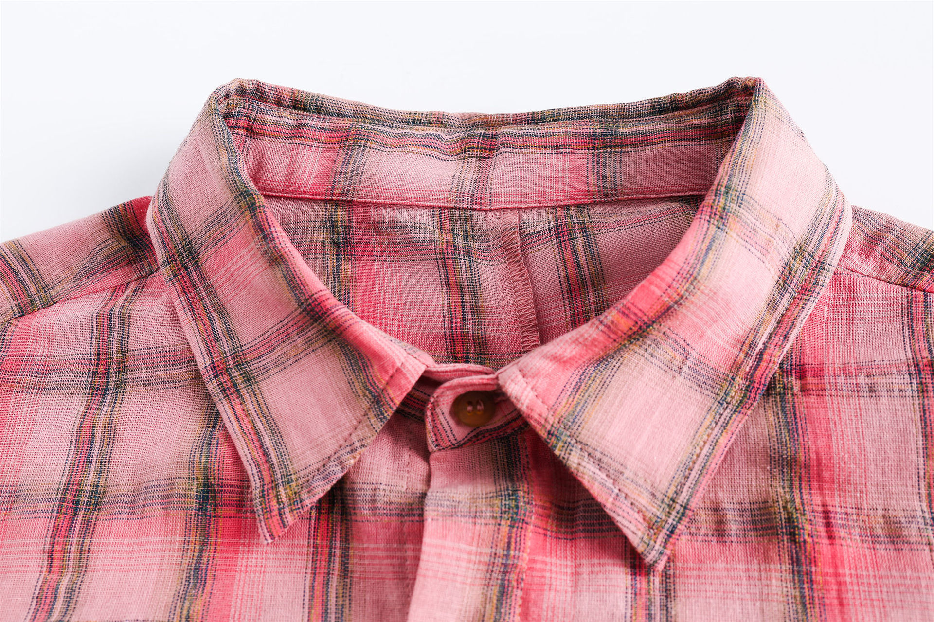 GorgeousBen   Unisex 2024 new American style pleated plaid long-sleeved shirt for men, loose and casual design sense shirt jacket for spring.