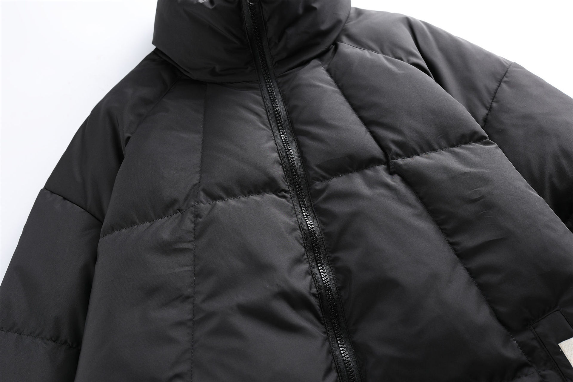 GrogeousBen 2025 Trendy Winter Collection 90 White Duck Down Stand Collar Short Down Jacket for Men Color Block Letter Print Casual.