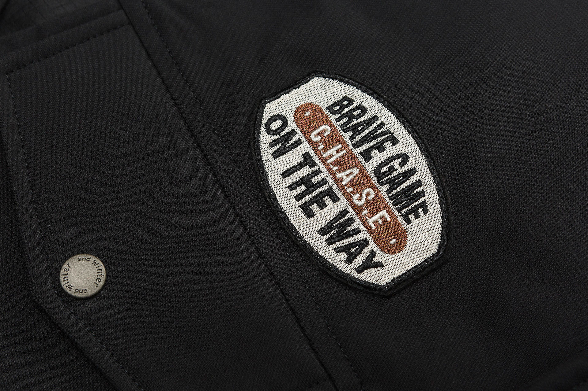 GrogeousBen  Unisex  Functional fake two-piece workwear down jacket for men in the winter, with a badge and made of 90% white duck down.