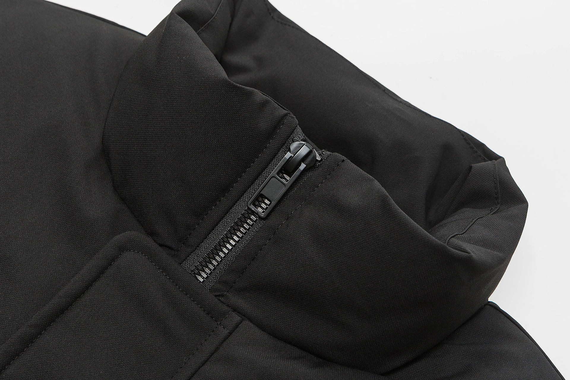 GrogeousBen  Unisex  Functional fake two-piece workwear down jacket for men in the winter, with a badge and made of 90% white duck down.