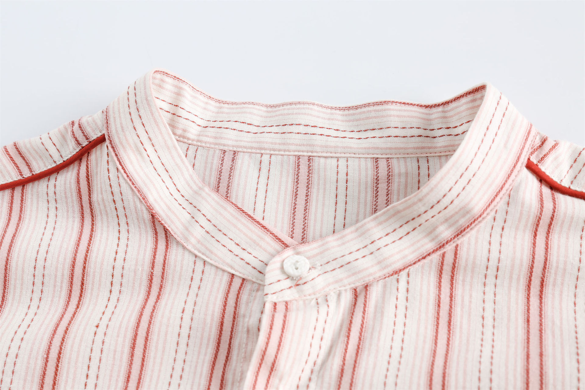 GorgeousBen   Unisex 2024 new  pink vertical striped long-sleeved shirt for men, loose-fitting versatile couple's shirt jacket for spring.