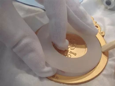What is the custom process of inset jade medals?