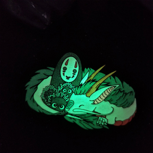 Glow pins, custom produced pins in a variety of sizes and shapes，the minimum order quantity is one