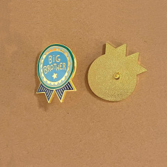 China manufacturers Custom Cloisonne Hard Enamel Lavender Lapel Pin