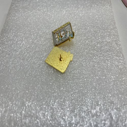 Wholesale custom die cast metal gold enamel name lapel badge tag with pin logo