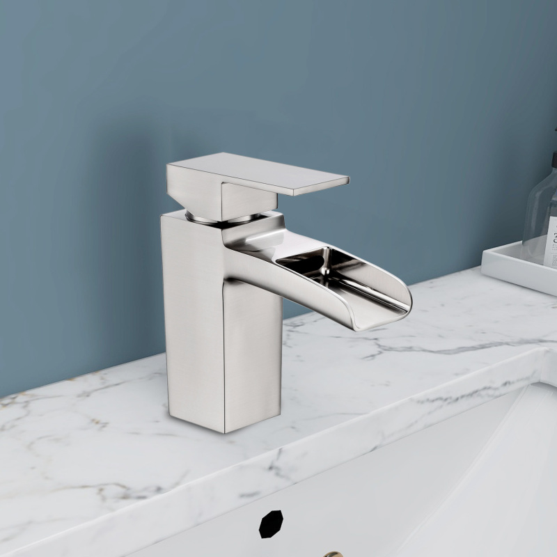 F40301 / F40301BN Single Hole Single-Handle Bathroom Faucet