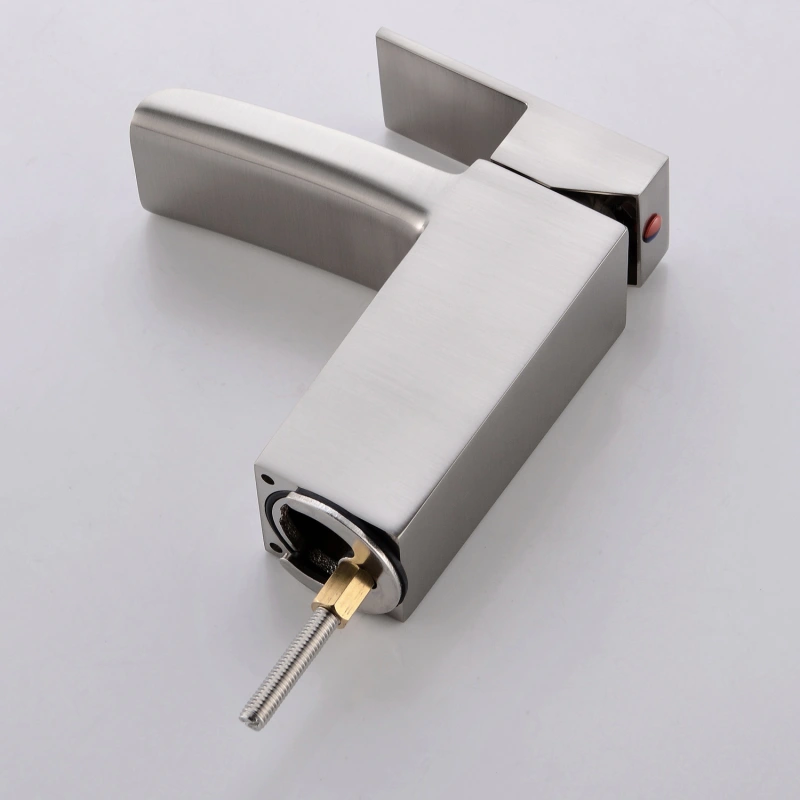 F40301 / F40301BN Single Hole Single-Handle Bathroom Faucet
