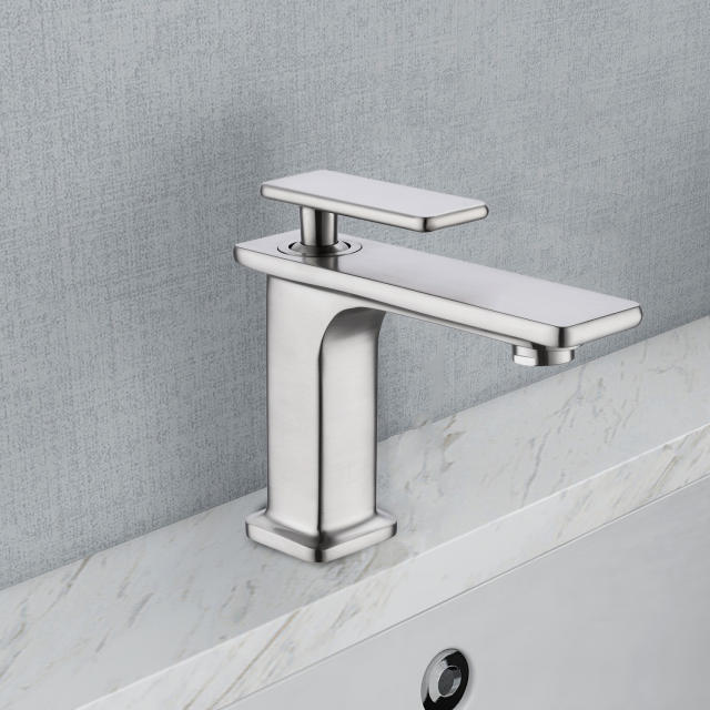 F40043/F40043BN/F40043H/F40043HBN  Single Hole Single-Handle Bathroom Faucet