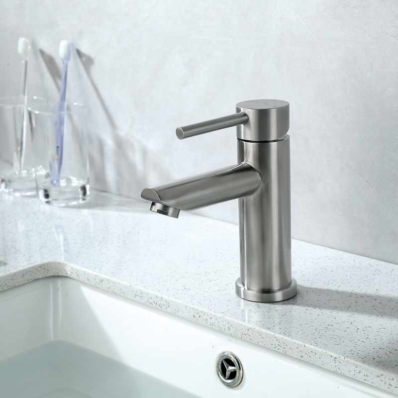 F40704/F40704BN Single Hole Single-Handle Bathroom Faucet