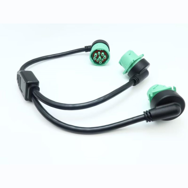 Right Angle Overmolded J1939 Male to 2 Female J1939 Green Type 2 Splitter Y Cable