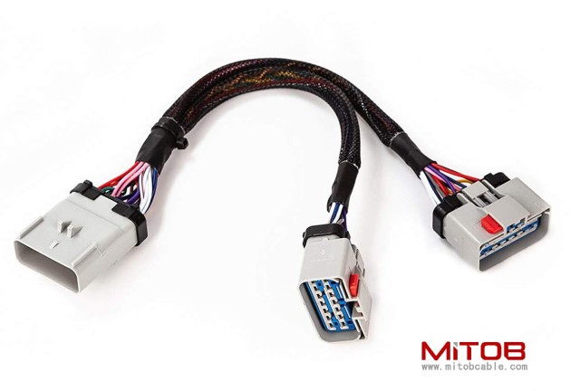 RP-1226 14-Pin Y Cable Splitter for Freightliner - 1 Male to 2 Female Adapter