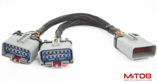 RP-1226 14-Pin Y Cable Splitter for Freightliner - 1 Male to 2 Female Adapter