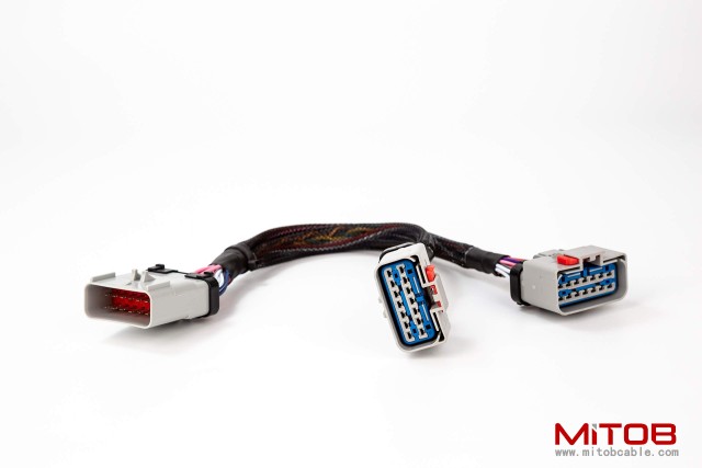 RP-1226 14-Pin Y Cable Splitter for Freightliner - 1 Male to 2 Female Adapter