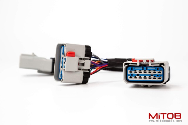 RP-1226 14-Pin Y Cable Splitter for Freightliner - 1 Male to 2 Female Adapter