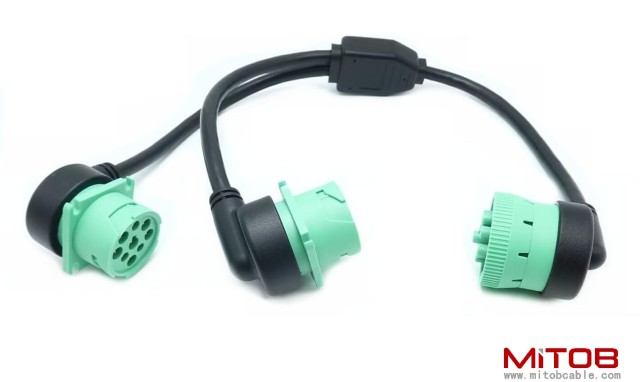 Right Angle Overmolded J1939 Male to 2 Female J1939 Green Type 2 Splitter Y Cable