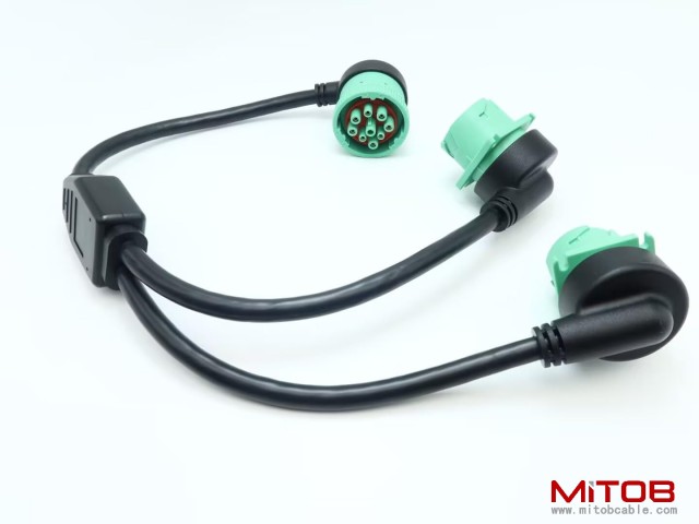 Right Angle Overmolded J1939 Male to 2 Female J1939 Green Type 2 Splitter Y Cable