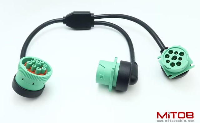 Right Angle Overmolded J1939 Male to 2 Female J1939 Green Type 2 Splitter Y Cable