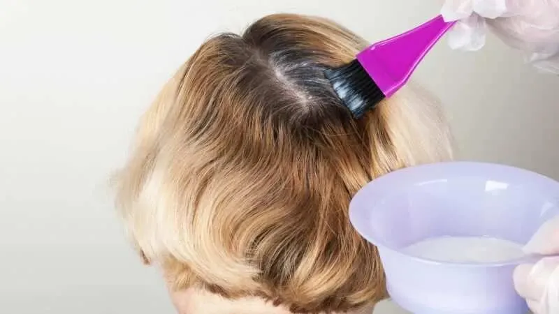 How To Blend Dark Roots With Blonde Hair At Home